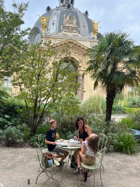 petit palais met kinderen 